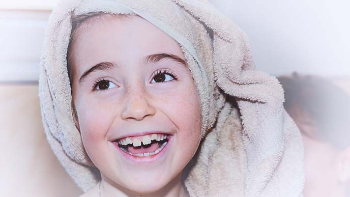 Por qué mi hijo o hija tiene los dientes amarillos