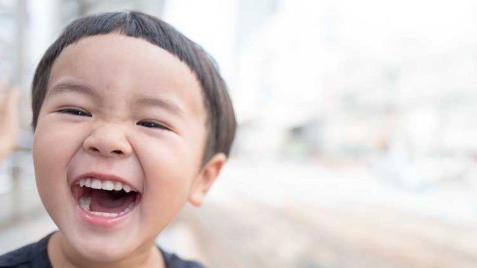 Limpiar mejor los dientes de los peques con revelador de placa